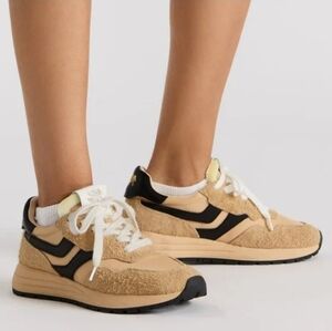 💛🔹️ STEVE MADDEN🔹️ Suede Burst Sneakers in tan/black for women